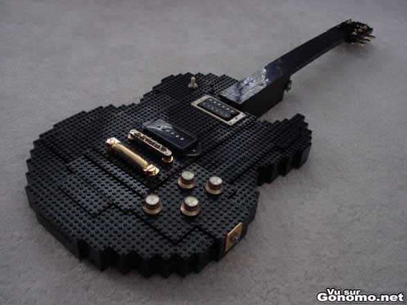 Une guitare en legos