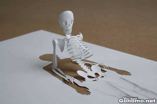 Un squelette en papier, elles sont loin les cocottes en papier