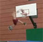 Jolis compilation de dunk acrobatiques avec un trampoline !
