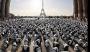Des centaines de (faux) pandas sous la tour Eiffel