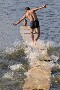 Y a pas que Jesus et Chris Angel qui marchent sur l eau :p