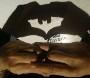Ombres chinoises Batman : il arrive a faire le celebre signe de la chauve souris avec ses mains