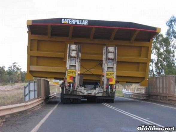 Convoi exceptionnel qui prend toute la largeur de la route :o