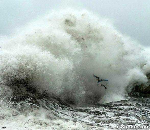 Un surfeur volant !