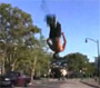 8 backflip en pogostick (baton sauteur) et grosse chute au 9eme ! Ouch !