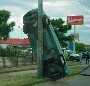 Respect a ce conducteur qui ne voulait pas se planter banalement contre un poteau