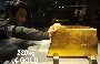 Un gros lingot d or de 220 kg qui coutent plusieur millions de dollars