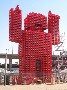 Un geant rouge de 17 metres en Afrique du Sud fabrique avec des caisses de Coca Cola