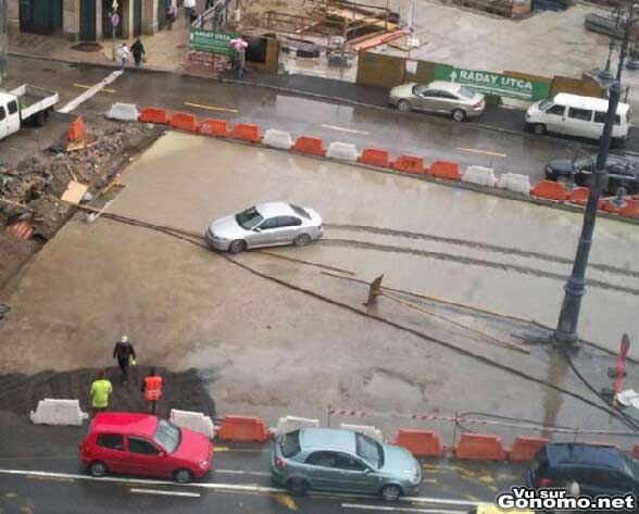 Il lui a fallu une bonne quizaine de metres avant de voir qu il roulait dans du ciment frais...