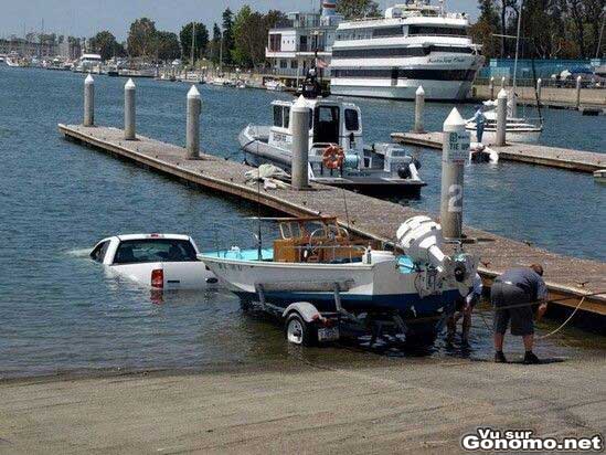 Il met son bateau a l eau ... enfin presque