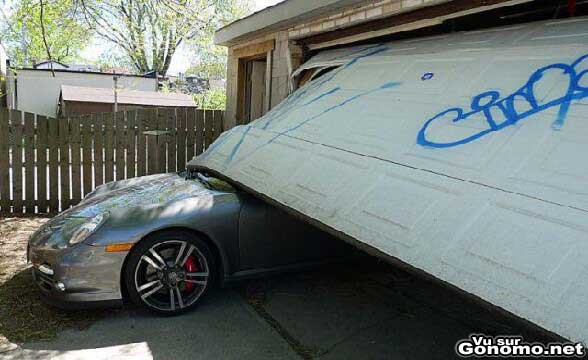 Fail : assez de fric pour s acheter une Porsche mais pas assez pour une porte de garage automatique