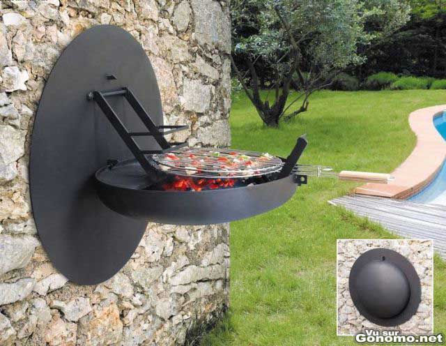 Barbecue design : plutot ingenieux ce petit barbecue exterieur pliable a fixer contre un mur