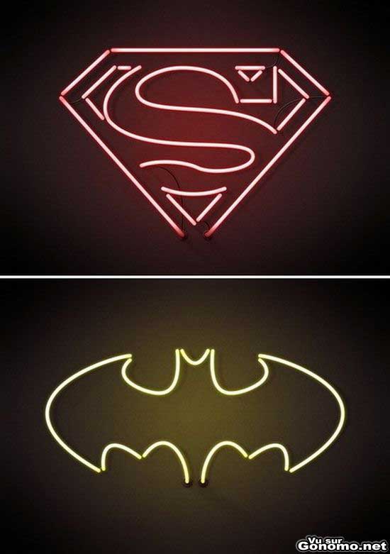 Des enseignes lumineuses Superman et Batman. Je veux les memes ! :)