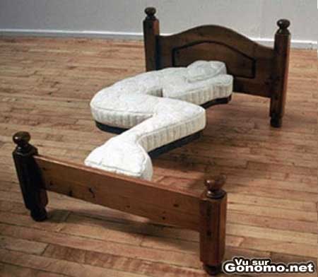 Un lit une place pour dormir en position du foetus uniquement