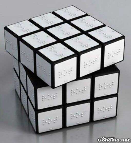 Un rubik s cube d une seule couleur pour les non voyants avec du braille sur chaque face