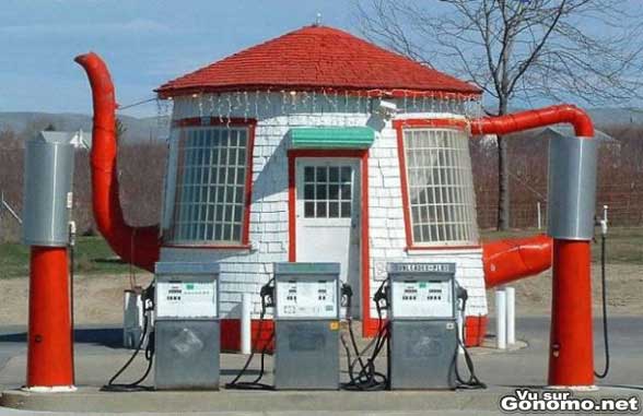 Une station essence en carafe