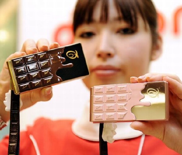 Des telephones portables en forme de tablettes de chocolat