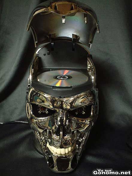 Un lecteur cd en tete de Terminator