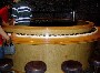 Piano en rond : un bar central rond entoure d un piano