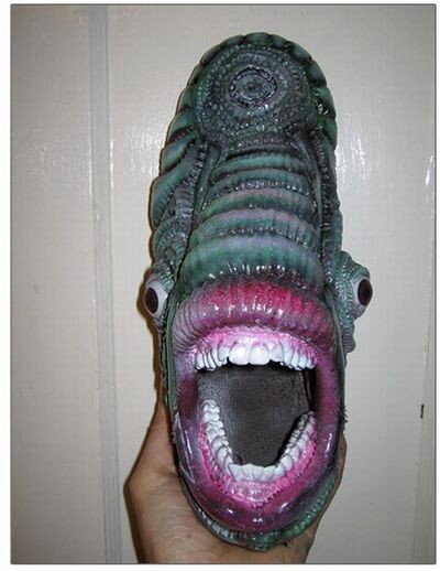 Une belle customisation de chaussures en gueule de poisson qui fait peur ! :s