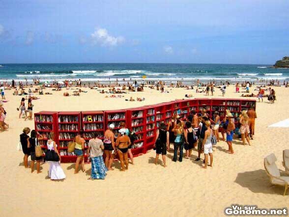 Bibliotheque de plage : plus besoin d amener votre lecture a la plage, il n y a plus qu a se servir ...