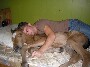 Certains dorment avec leurs chiens ou chats, lui dort avec son poulain !?