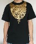 Tee shirt bling bling : un t shirt orne de motifs de fausses chaines en or d un gout douteux