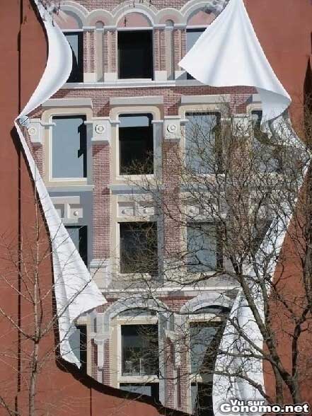 Un joli trompe l oeil sur la facade d un immeuble