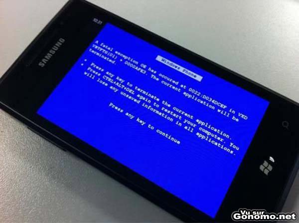 Ecran bleu Windows Phone 7 : pour une fois Microsoft a pense a la portabilite de ses applications :)