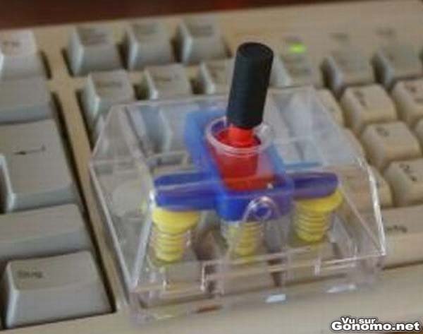 Un joystick fait maison pour votre clavier. Je suis pas certain que ca fonctionne ... ;)