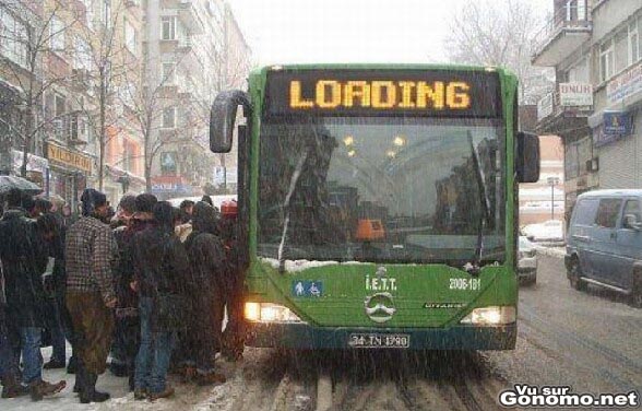 Bus Loading : un bus en train de charger ses passagers
