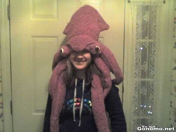 Il est joli ton bonnet en forme de calamar geant ! lol