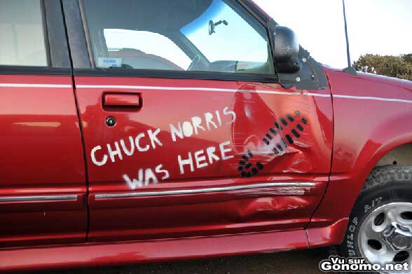 Chuck Norris facts : une pauvre voiture victime de Chuck Norris !