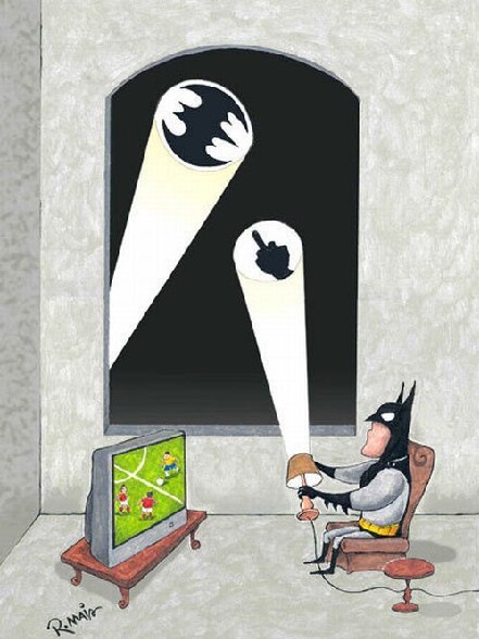 Faut pas deranger Batman quand il regarde un match de foot ! :)