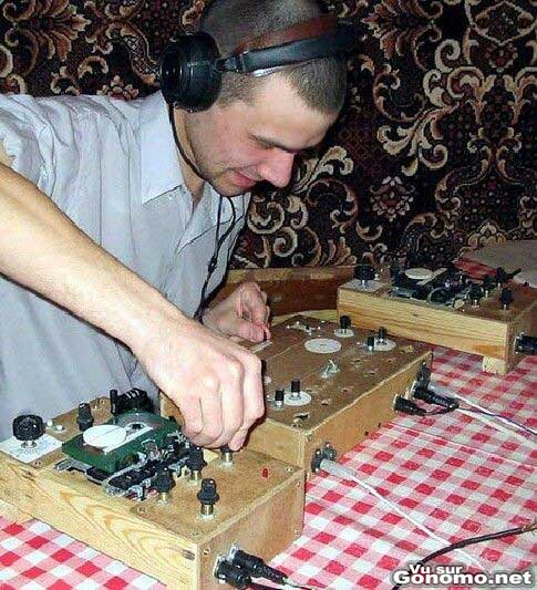 Dj vintage : paye ton matos high tech avec les platines cassettes et ta table de mixage en bois