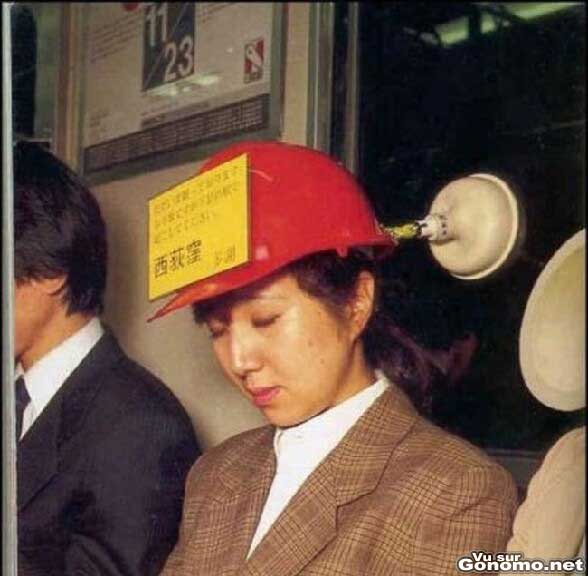 Un casque pour faire la sieste tranquille dans le metro