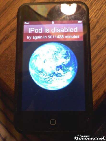 Il va devoir attendre 10 ans avant d utiliser son iPod :)