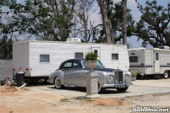 Ca peut se payer une Rolle Royce et ca part en vacances dans un camping tout pourri !