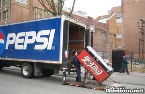 Un camion Pepsi qui livre du Coca Cola