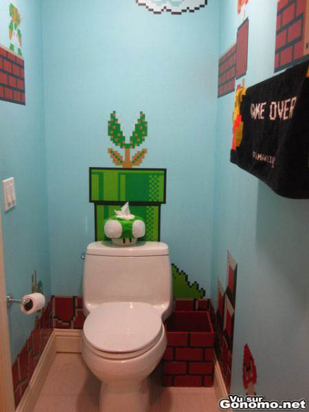 Toilettes de geek : sympa ces wc entierement decores sur le theme de super Mario de Nintendo