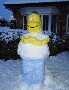 Le celebre Homer Simpson en bonhomme de neige