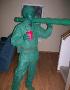 Il se deguise en petit soldat vert pour halloween