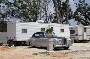 Ca peut se payer une Rolle Royce et ca part en vacances dans un camping tout pourri !