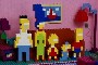 La famille Simpson au complet en lego devant la tv comme dans le generique