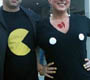 T shirt Pacman qui fonctionne en duo : moi aussi je lui mangerai bien ses camemberts ;)