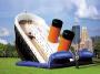Titanic game : un jeu gonflable pour enfant en forme de bateau qui coule