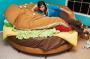 Un steak pour matela, de la salade pour drap, c est le lit hamburger !