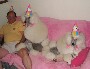 Il fete son anniversaire avec deux chiennes :p