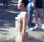 Erykah Badu marche nue dans les rues de Dallas sur les traces de JFK pour son dernier clip
