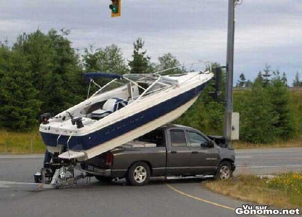 Pourquoi casser sa voiture quand on peut casser son bateau avec ...